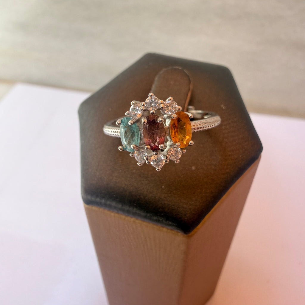Anillo ajustable de plata con turmalinas naturales – diseño elegante