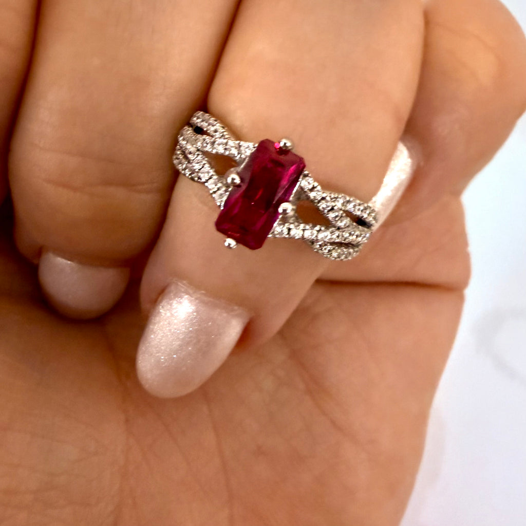 Anillo rubí elegante – pieza especial de plata (talla 7)