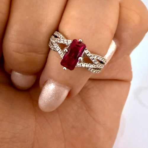 Anillo rubí elegante – pieza especial de plata (talla 7)