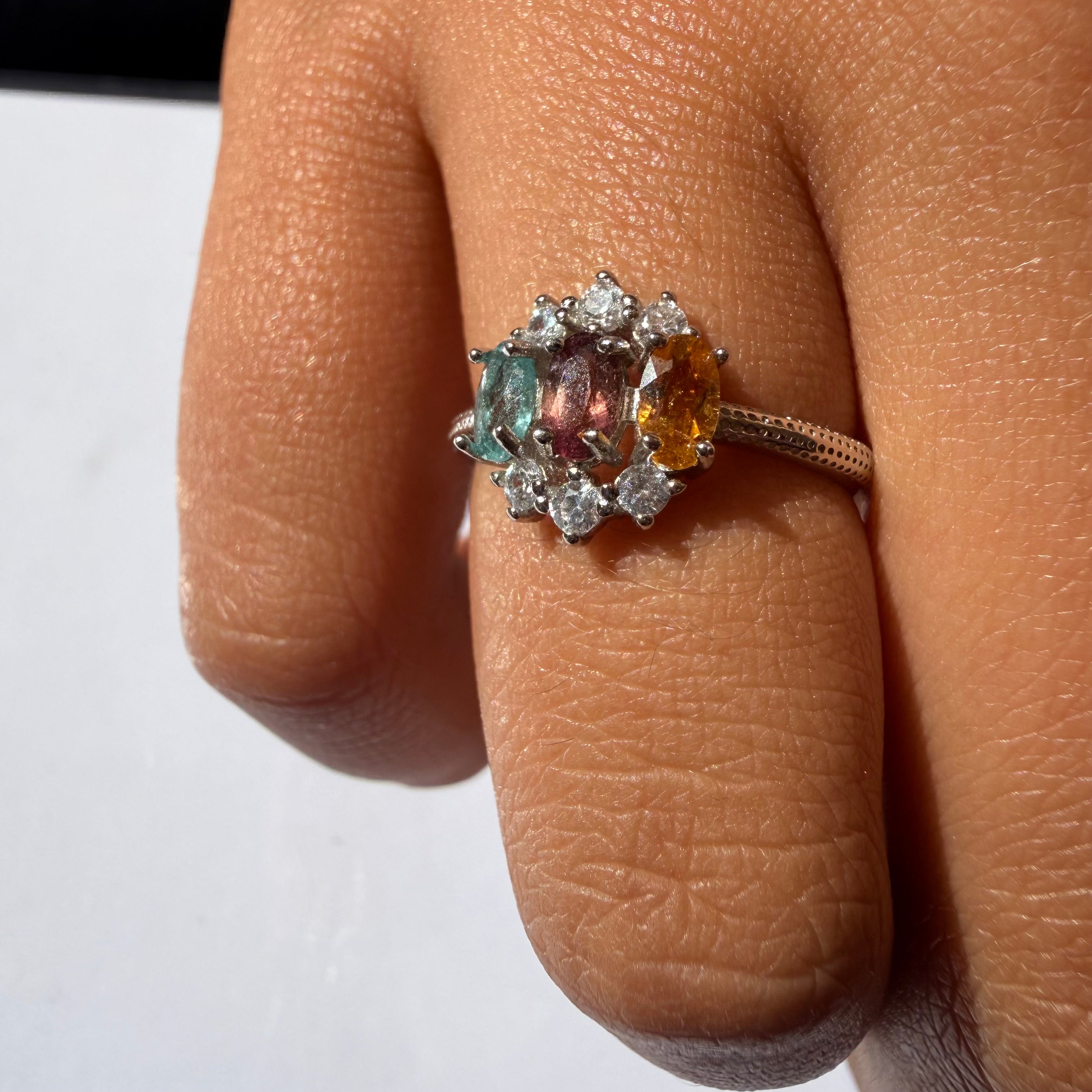 Anillo ajustable de plata con turmalinas naturales – diseño elegante