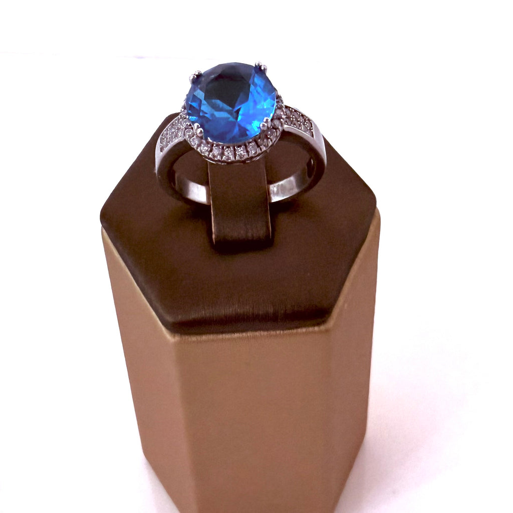 Anillo de plata con circonitas azules – diseño elegante (talla 8/9)