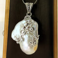Colgante de perla barroca natural AAA grande en plata – pieza única