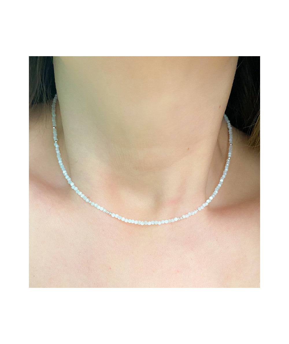 Collar de piedra luna natural en plata 925 ajustable 40–47 cm con pepitas de plata